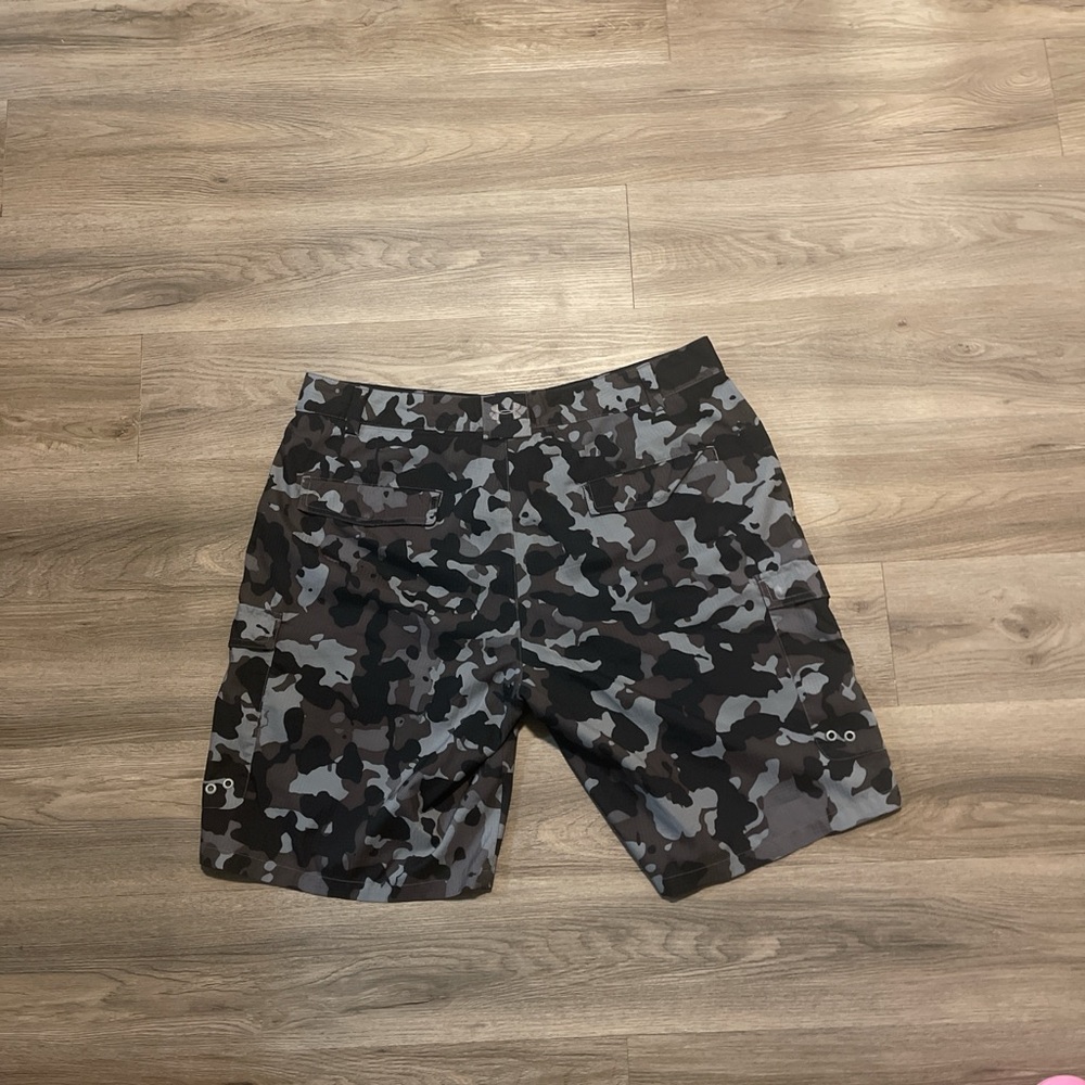 Under Armour Men's Gray Camouflage Cargo Shorts